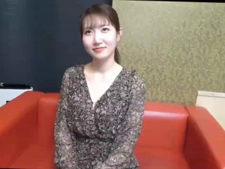 闪亮三姐妹全程露脸一起干大哥，年轻貌美无毛逼性感纹身娇嫩的小奶子，轮番上位激情草大哥，浪叫呻吟不止